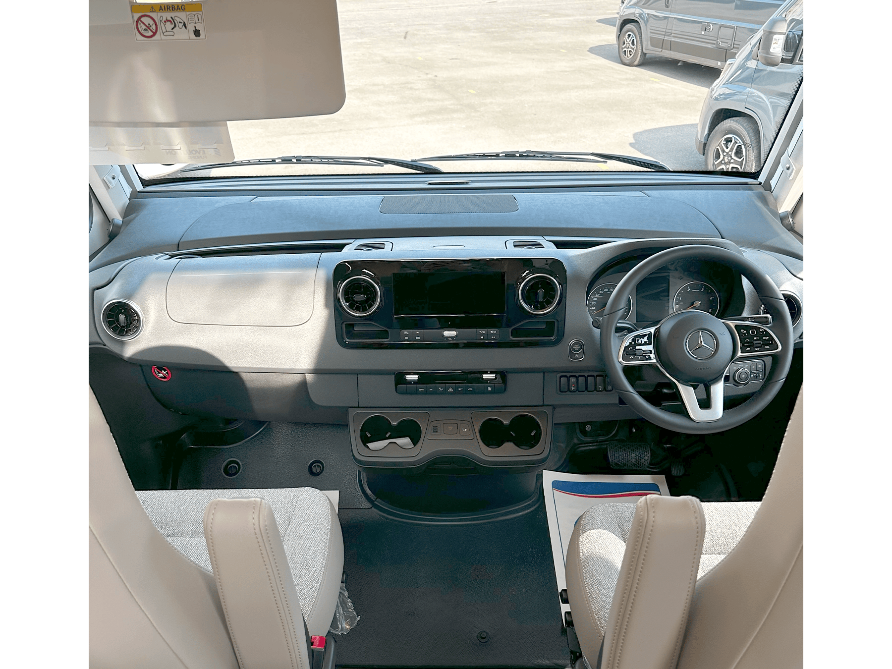 Hymer B-MC I 680 Motorhome Drivers Cab