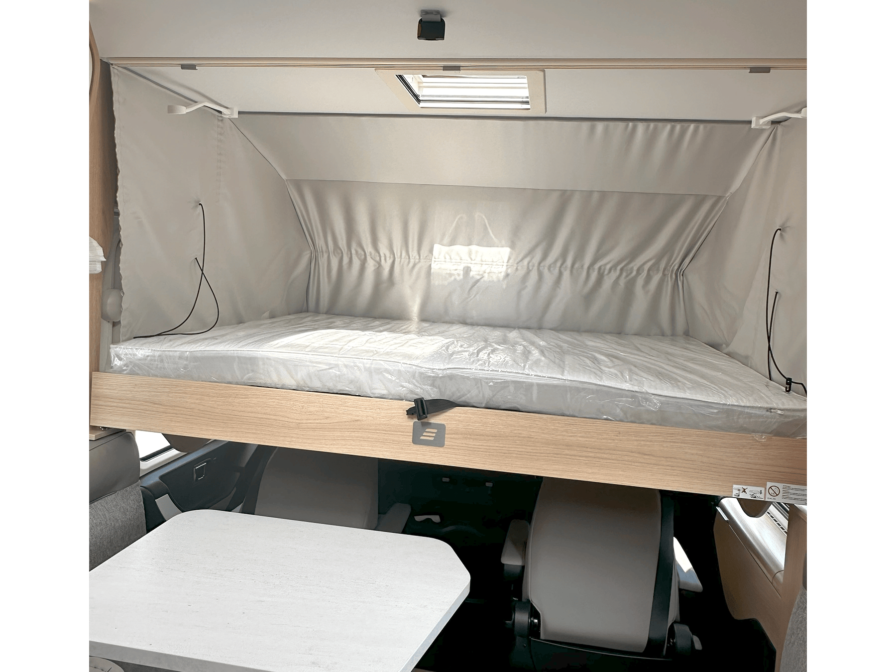 Hymer B-MC I 680 Motorhome Drop down bed