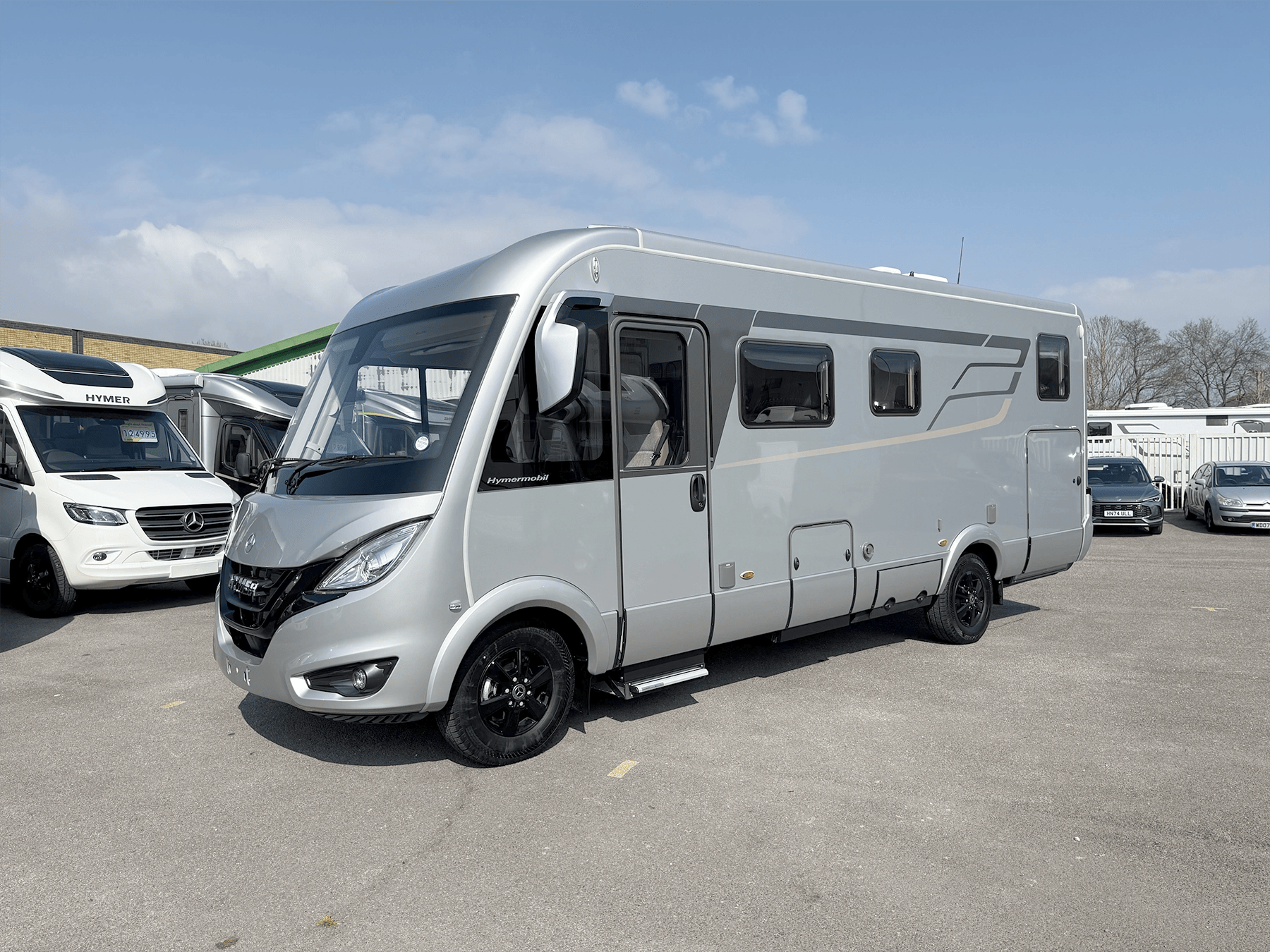 Hymer B-MC I 680 Motorhome Exterior Front Right Side