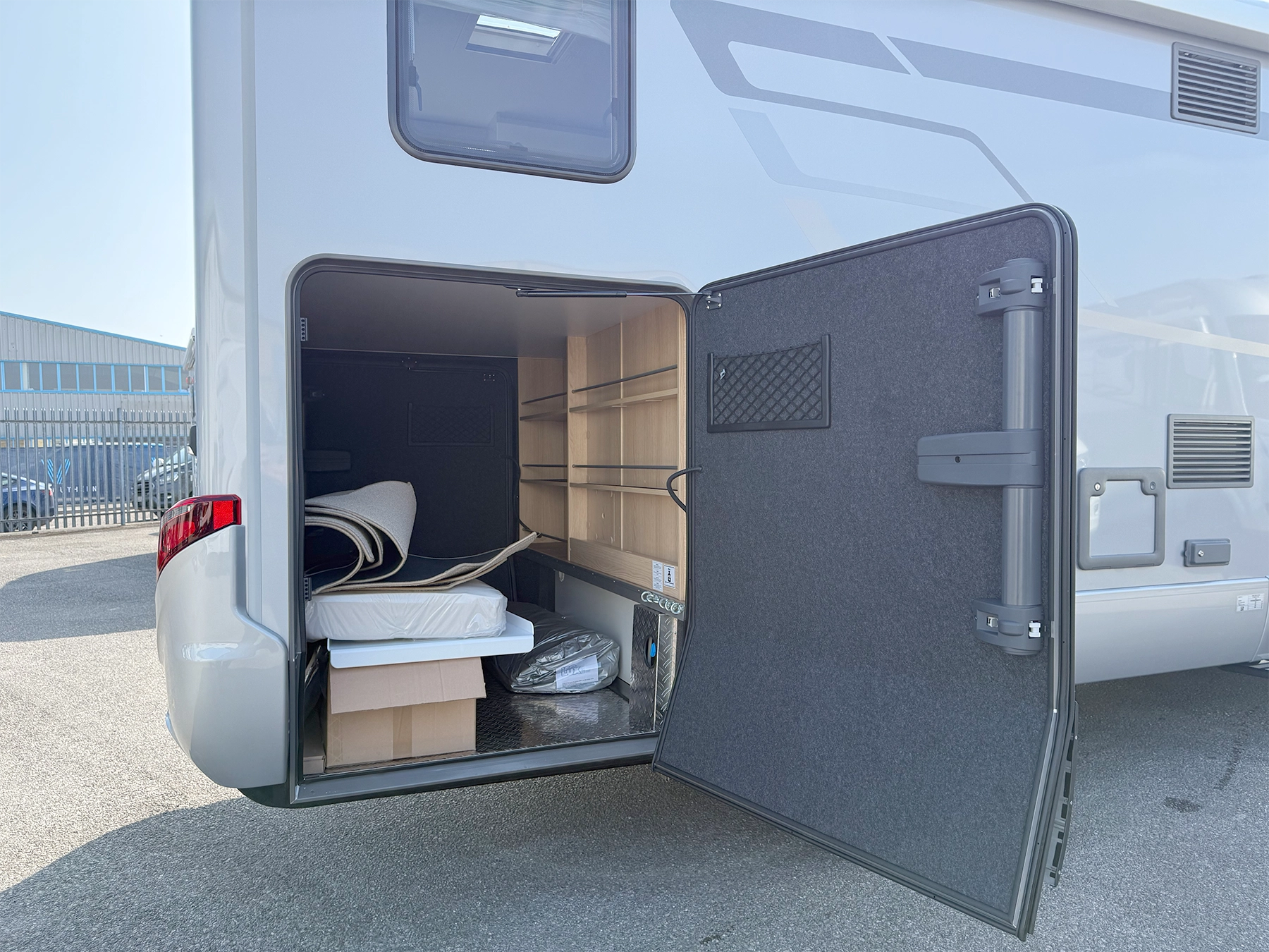 Hymer B-MC I 680 Motorhome Exterior Garage