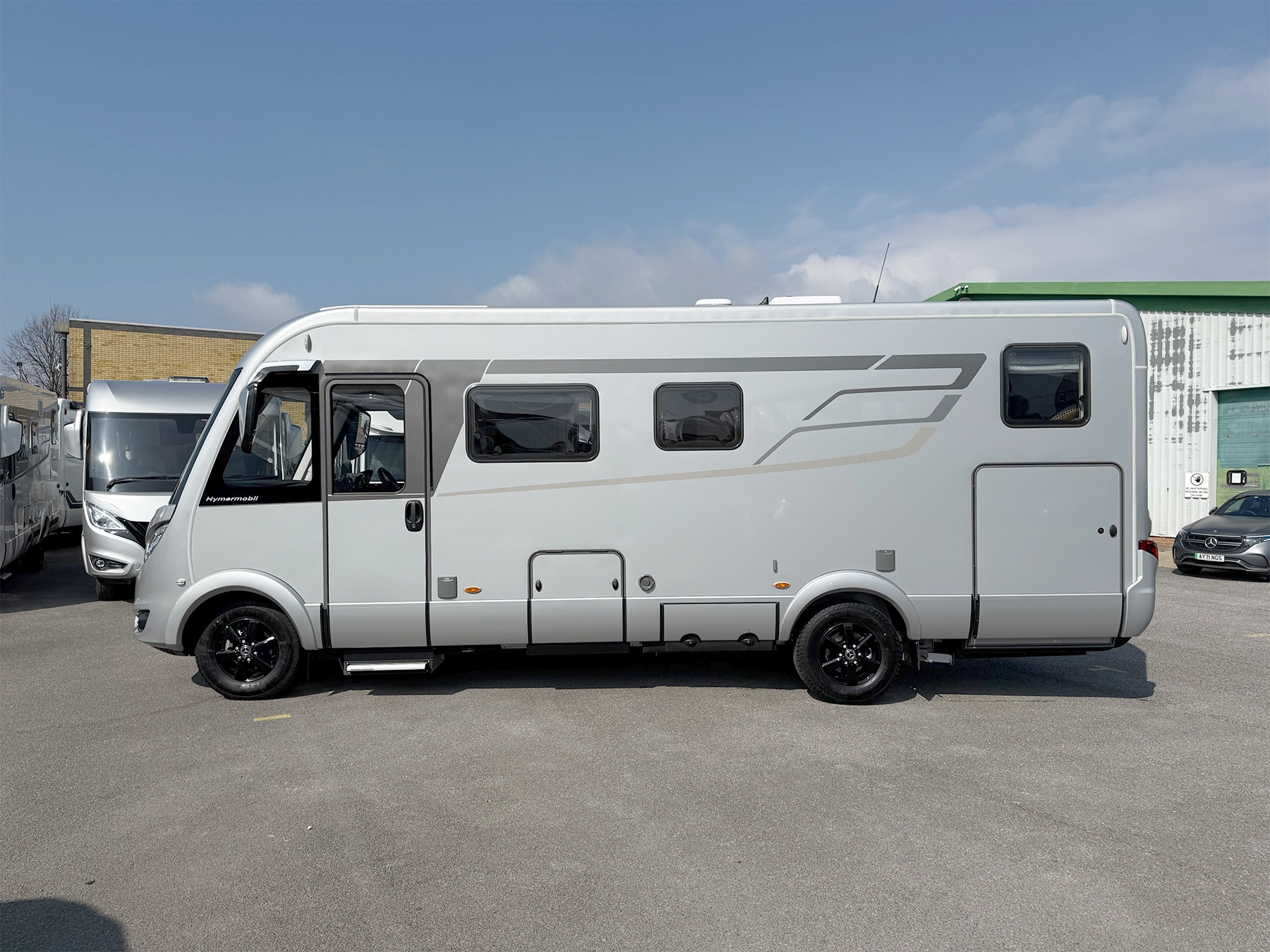 Hymer B-MC I 680 Motorhome Exterior Right Side