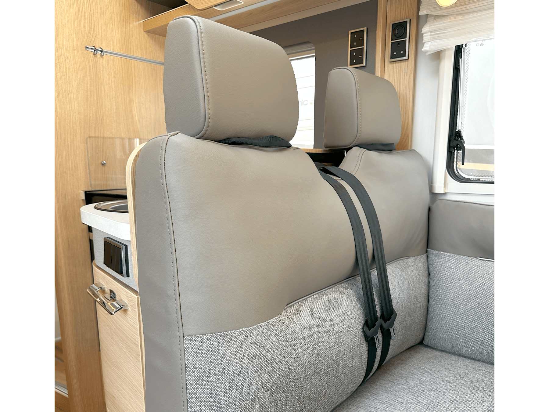 Hymer B-MC I 680 Motorhome L shaped lounge seats