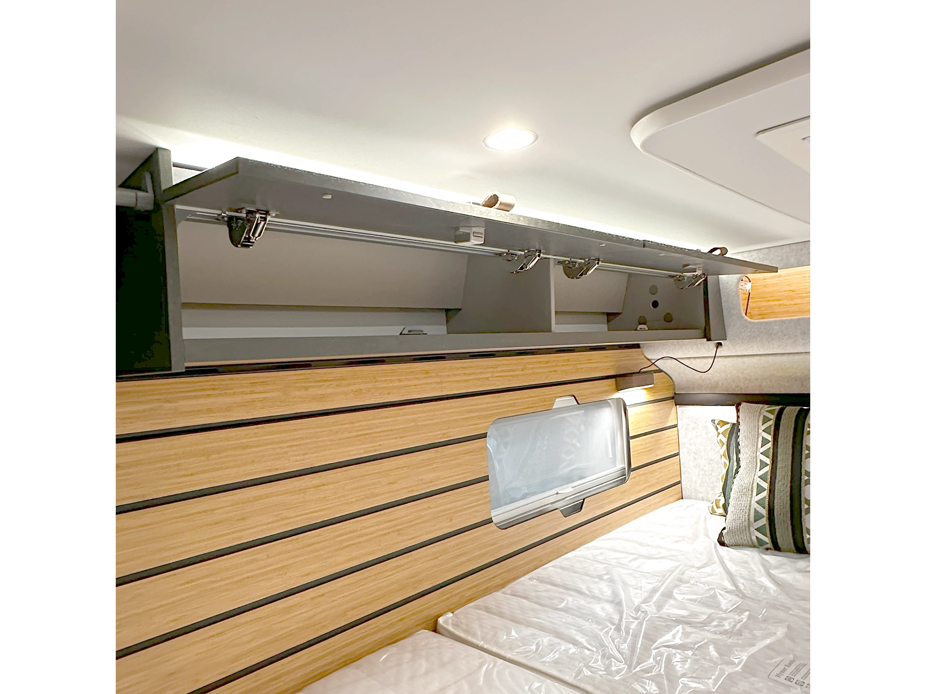 Hymer ML-T 580 Xperience Motorhome Overhead Cabinet