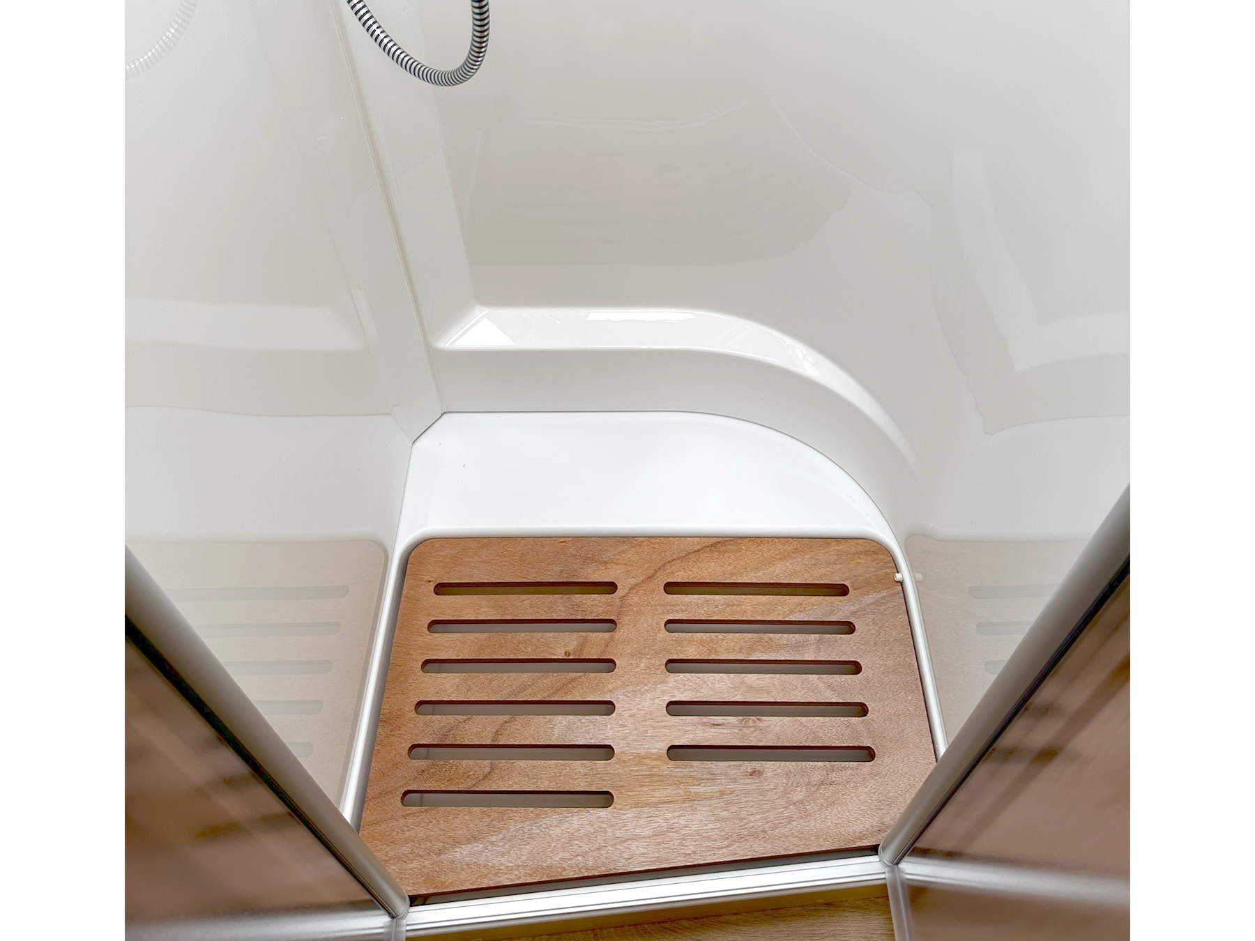 Hymer B-MC I 680 Motorhome Shower floor