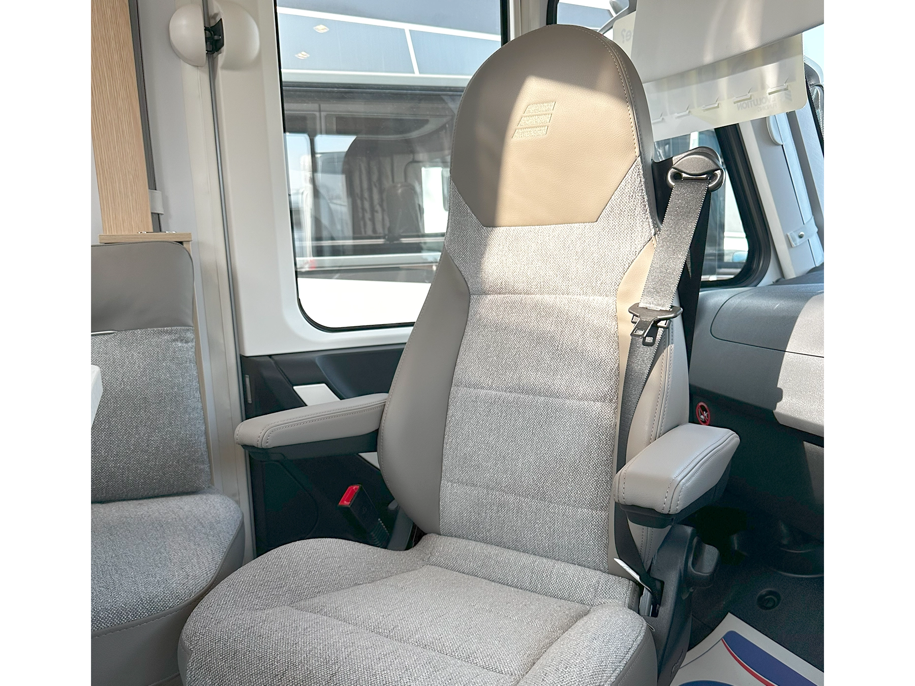 Hymer B-MC I 680 Motorhome Swivel Passenger Seats