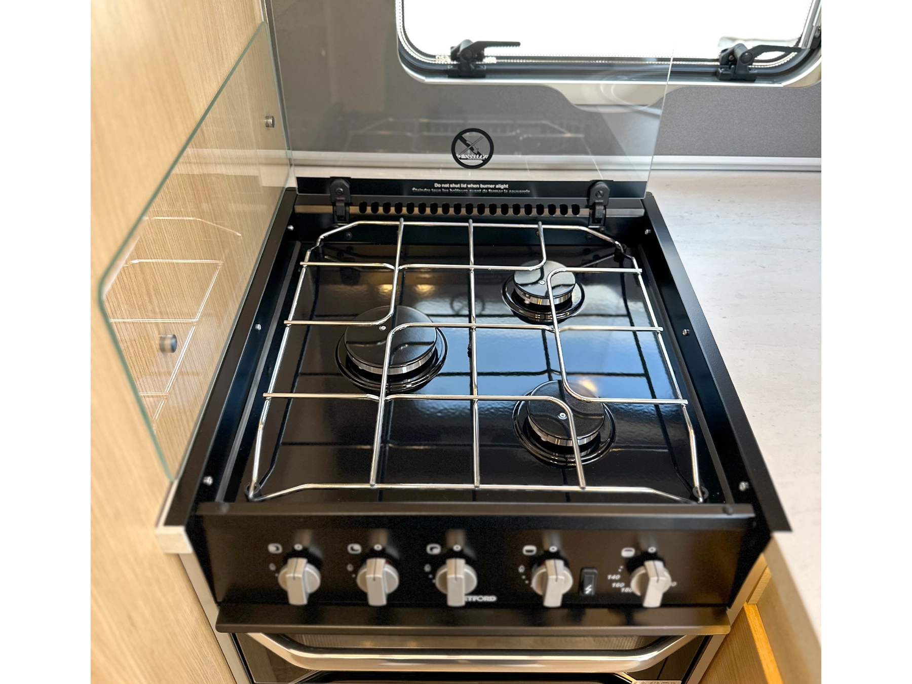 Hymer B-MC I 680 Motorhome Three gas burner hob