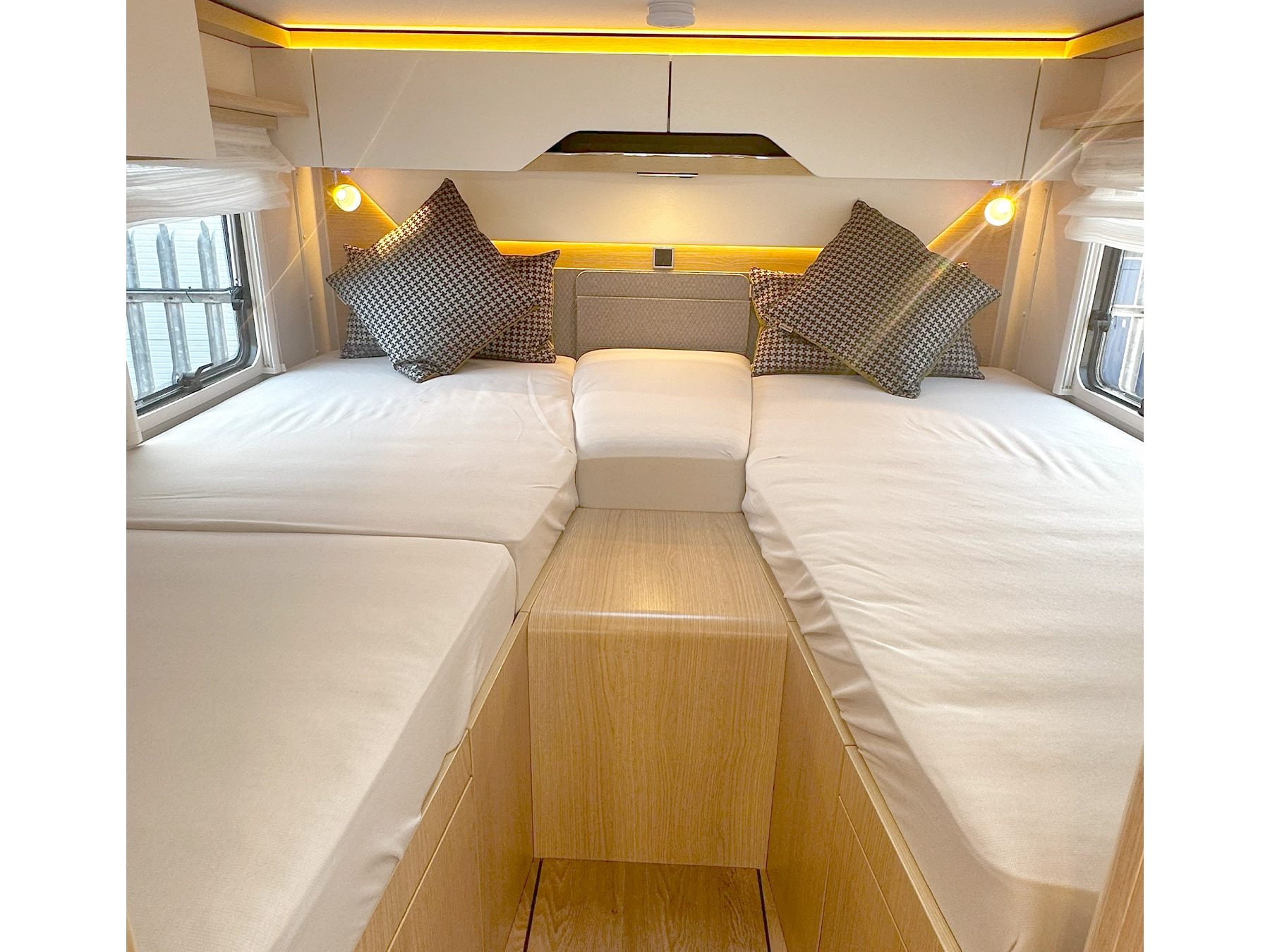 Hymer B-MC I 680 Motorhome Twin single beds