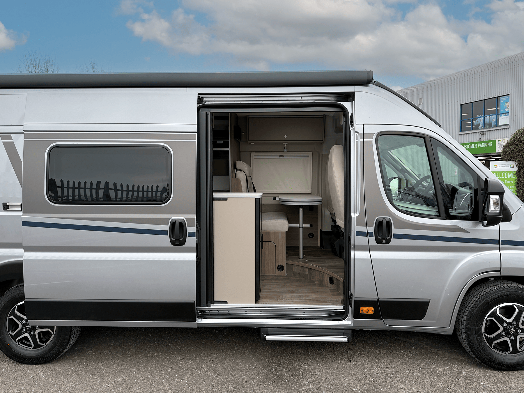 Carado CV640 Pro+ Van Conversion Exterior