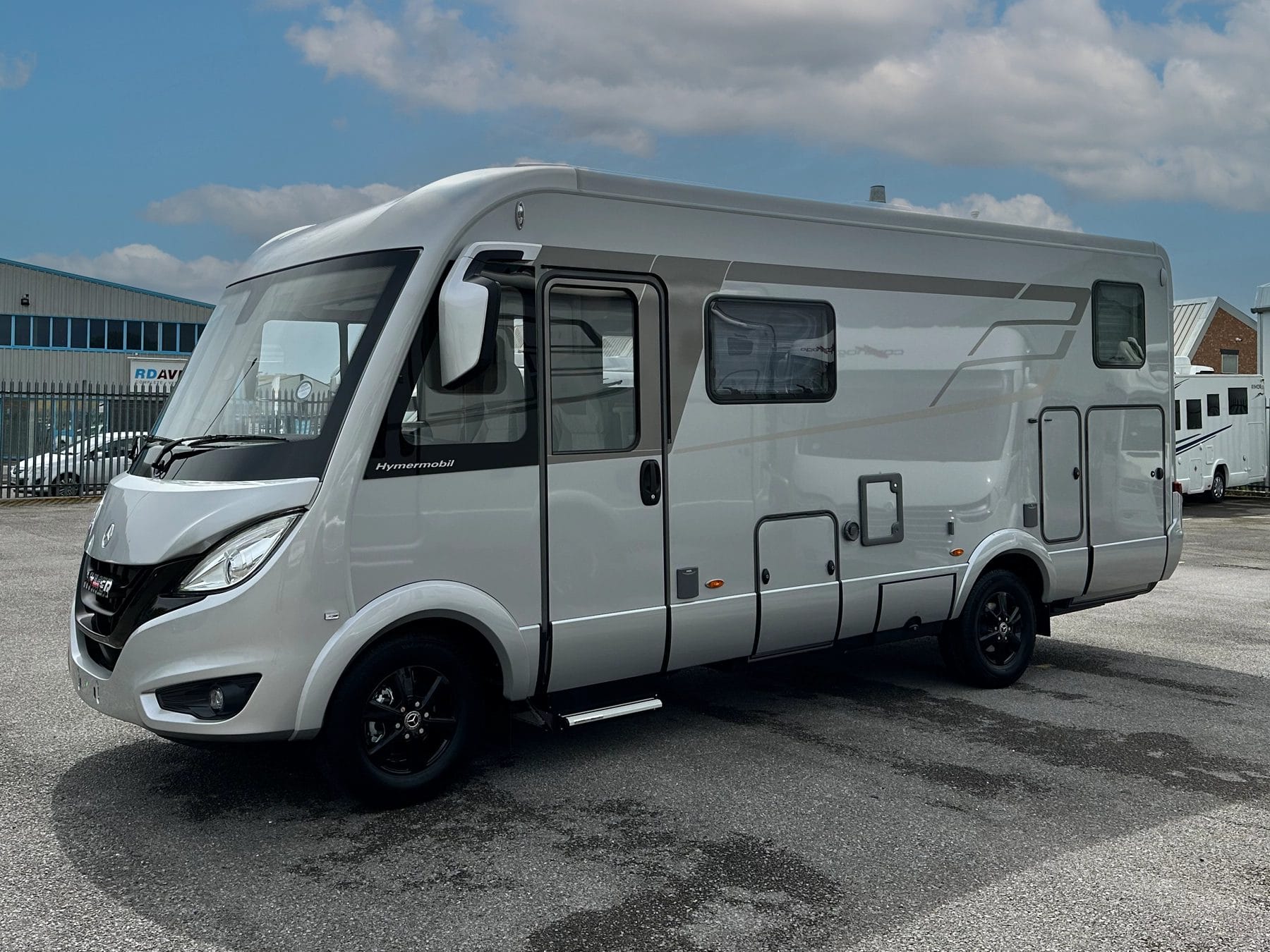 Hymer B-MC I 580 Motorhome - Exterior Front Left