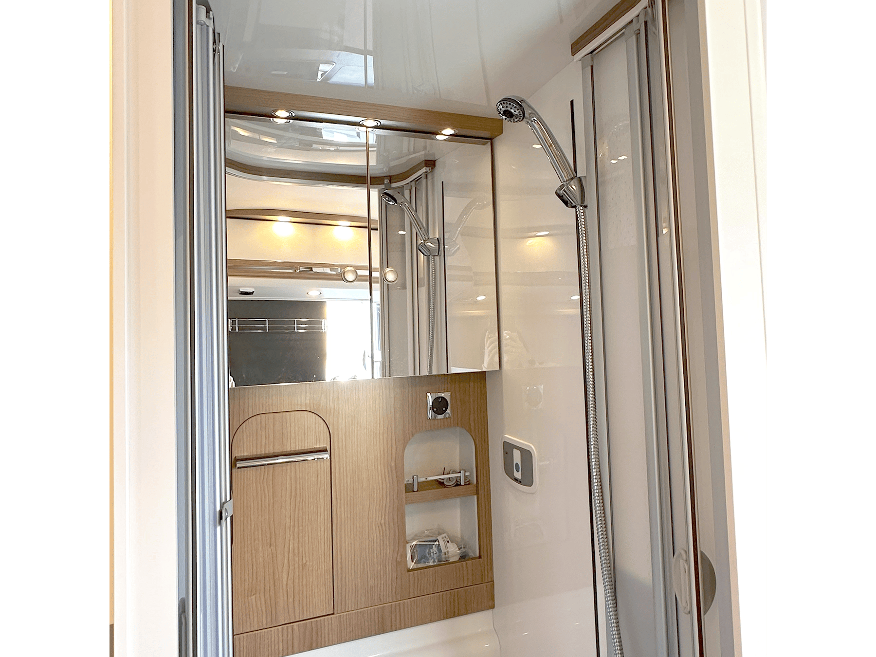 Malibu 540 DB Compact Pop Top Campervan Bathroom
