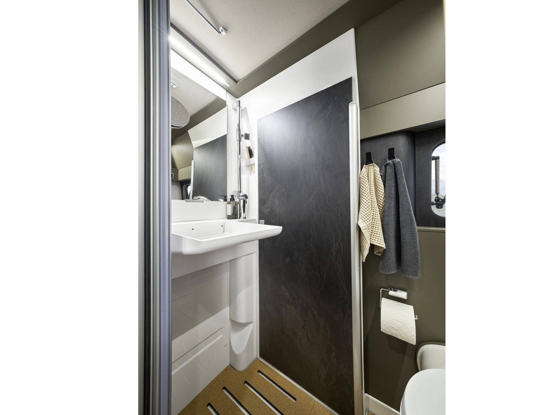 Hymer Grand Canyon S 700 Campervan - Bathroom